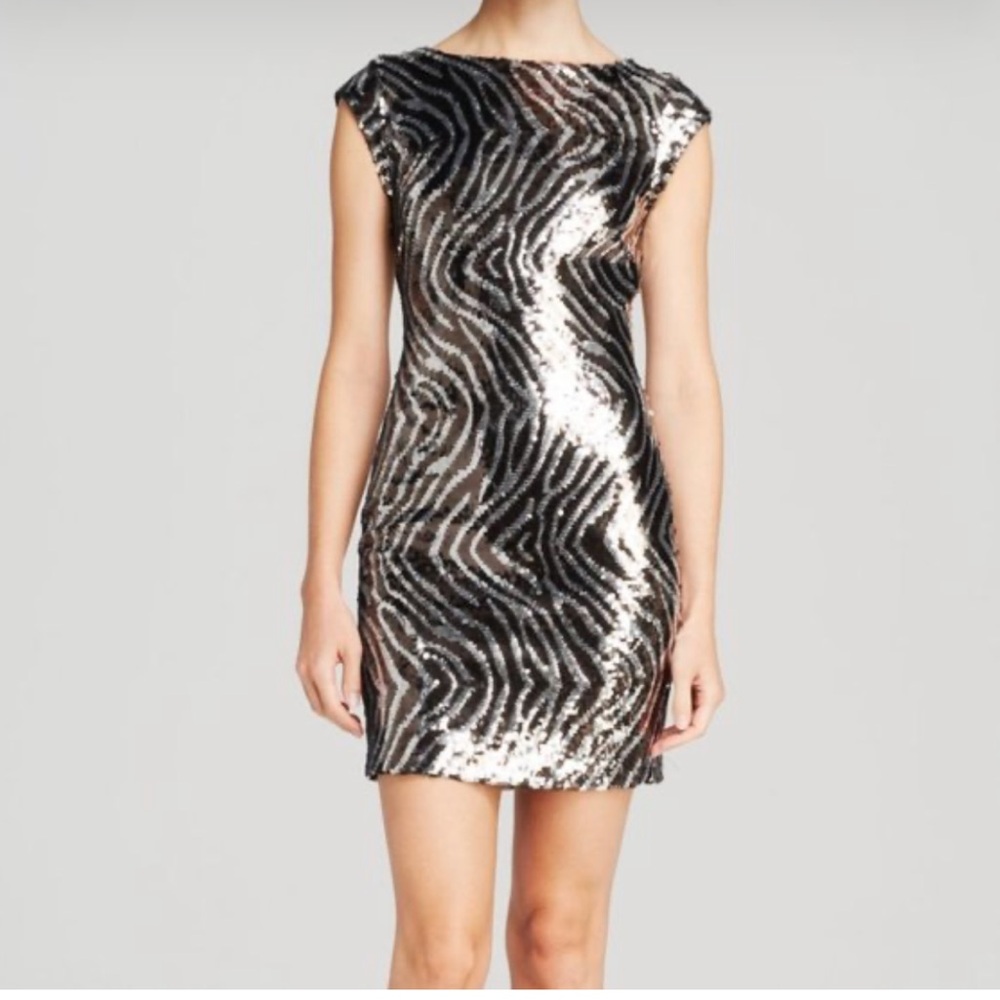 GUESS CAP SLEEVES  BLACK & SILVER SEQUIN ZEBRA PATTERN MINI DRESS SIZE 6 - Picture 2 of 10